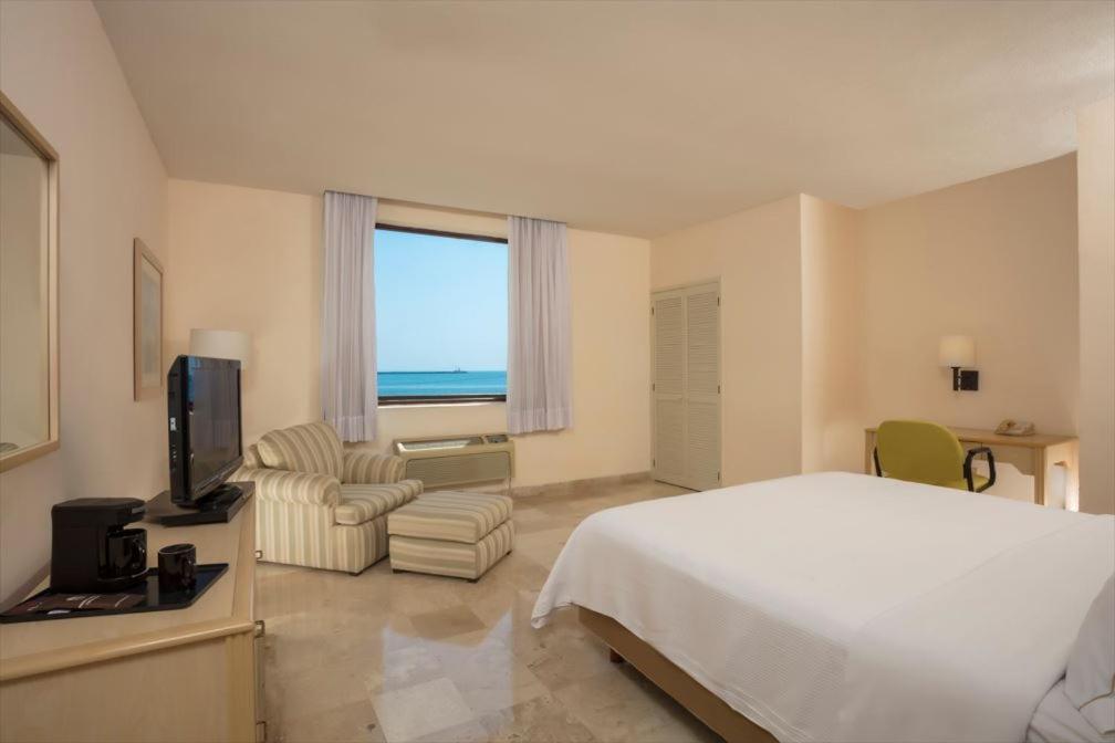 Hotel Fiesta Malecon